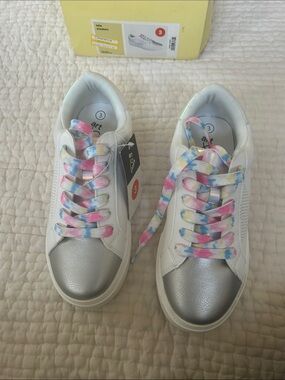 Art class Talia sneakers size 3